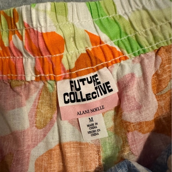 NWT Future Collective floral shorts size M - Picture 4 of 5